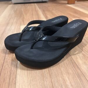 Platform Flojos Flip Flops (Fit size 6.5 to 7 but tag says 8) Worn once